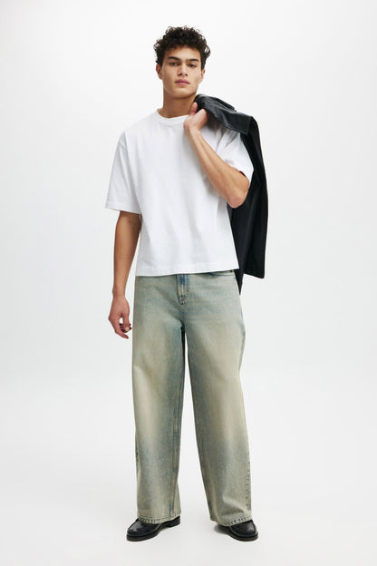 straight‑fit denim